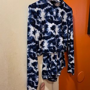 Blue and white 2pc pants set.. new size L